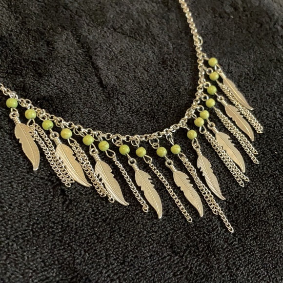 Paparazzi silver feather necklace - Picture 2 of 3